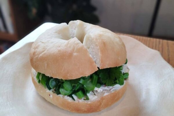 ベーグル(週替わり)　～のらぼう菜ベーコンクリームチーズ～
