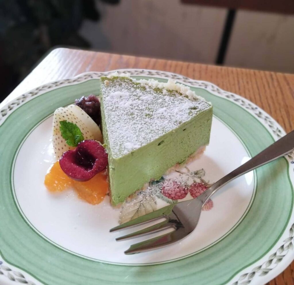 桑の葉と抹茶のチーズケーキ